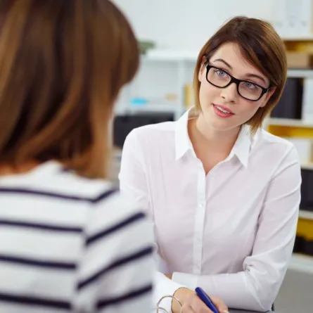 للشباب والبنات.. طرق لتنمية مهارة الاستماع