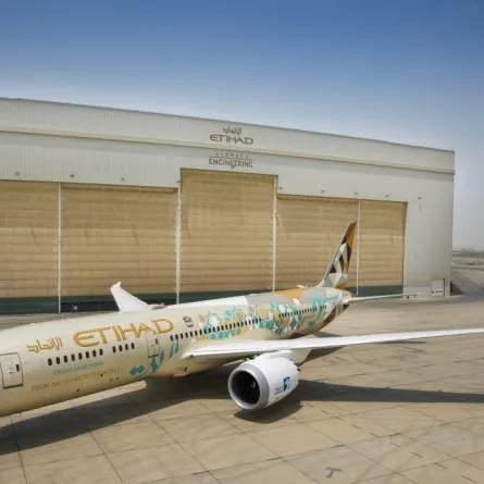 الاتحاد للطيران وأدنوك تحتفلان باليوم الوطني السعودي.jpg