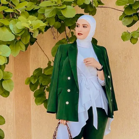 إطلالات محجبات باللون الأخضر لليوم الوطني السعودي