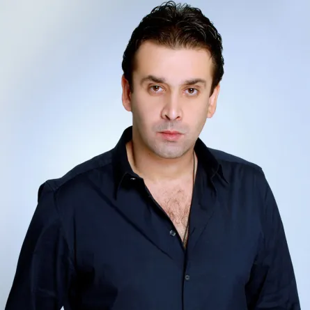 كريم عبد العزيز يحتفل بدخول نادي ال 100: الفيل الأزرق فخر صناعة السينما المصرية