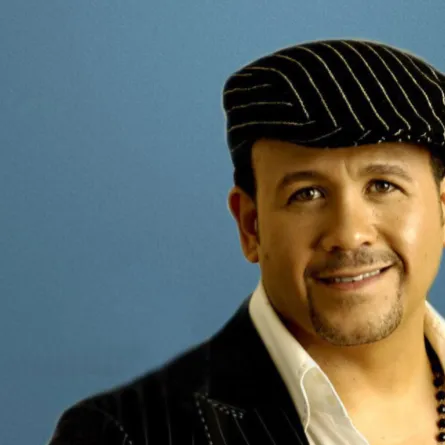 هشام عباس يصدر أول ألبوم غنائي بعد غياب 9 سنوات