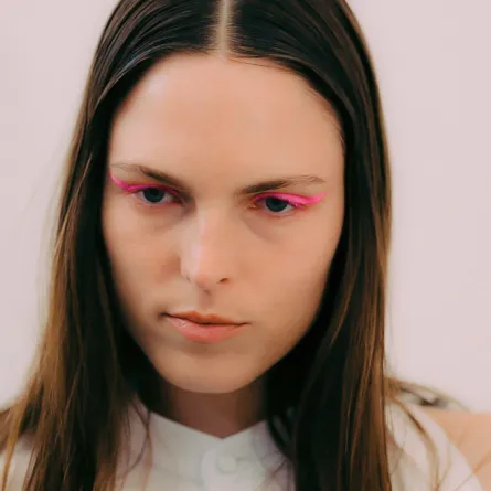 مكياج أخت العروس مستوحى من أسابيع الموضة