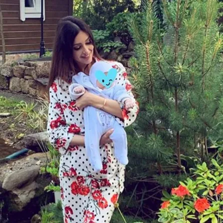 طليقة ملك ماليزيا السابق تطالب بمبالغ ضخمة