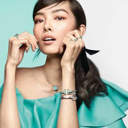 تيفاني أند كو تضيف ألوان مميزة لتشكيلة Tiffany T