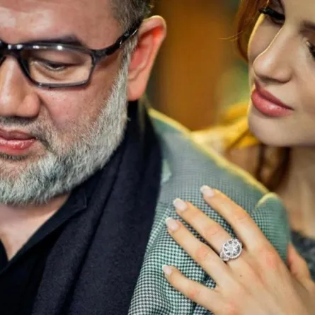 طليقة ملك ماليزيا السابق تبيع خاتم زفافها بسعر زهيد