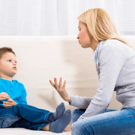 الحوار والنقاش مع طفلك يحميه من التوحد