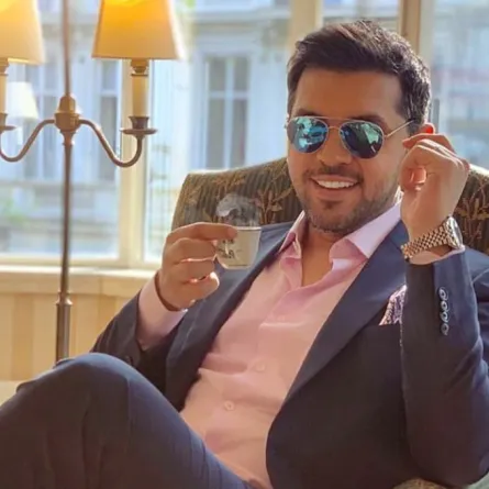 بدل رسمية وأزياء يومية على طريقة حمود الفايز