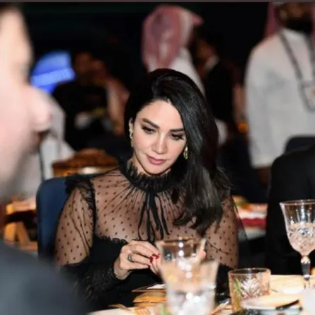 من هي أكثر فنانة التقاطًا للسيلفي في حفل صناع الترفيه؟