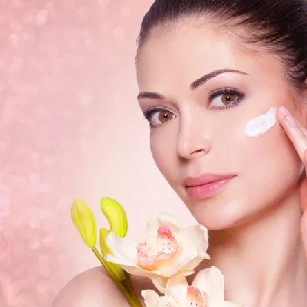 أفضل كريمات ترطيب الوجه والعينين للشابة العشرينية