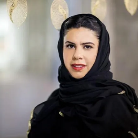 الفنانة السعودية منال الضويان تصل العالمية بلوحاتها الفريدة