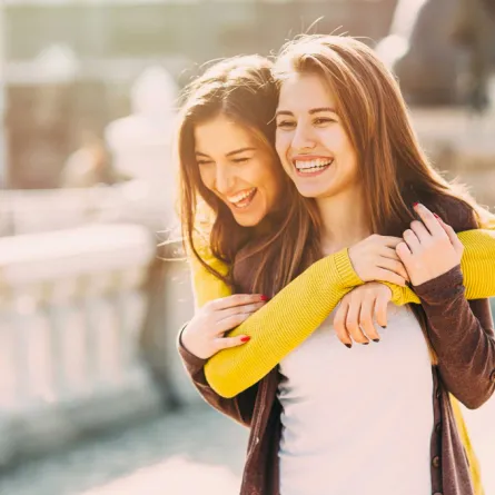 كيف أعزز علاقتي مع صديقاتي؟