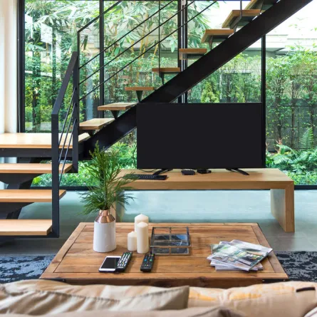 8 أفكار ديكور لاستغلال المساحة أسفل السلالم