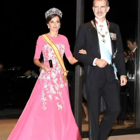 إطلالات الملكة ليتيسيا في آسيا تخطف الأنظار