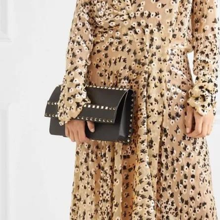 أجمل حقائب اليد الكلاتش..لإطلالة شتوية أنيقة 