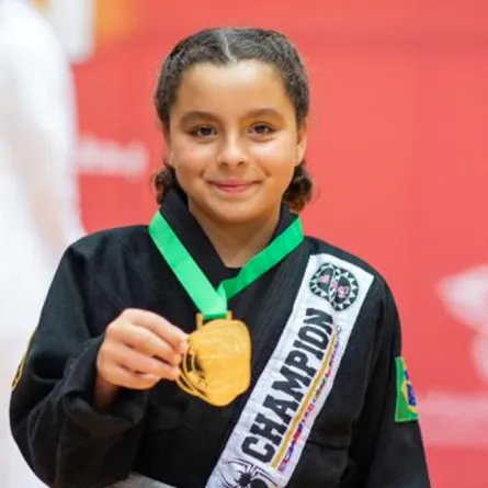 ماوية زاهد تحصد الذهبية في بطولة المملكة للجوجيتسو