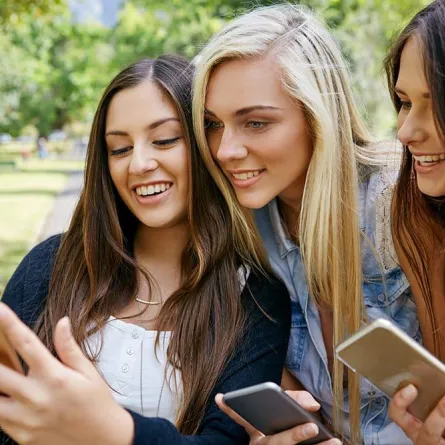 للشباب والبنات.. نصائح لاستخدام آمن لوسائل الإعلام الاجتماعي