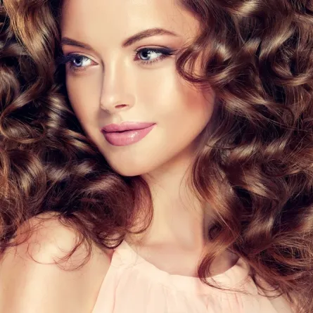 لصاحبات الشعر الكيرلي.. ماسكات مذهلة لكِ