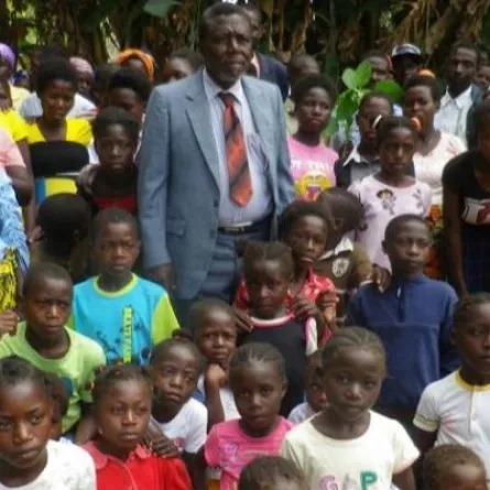 رجل متزوج من 52 امرأة ولديه 217 ابنًا وابنة