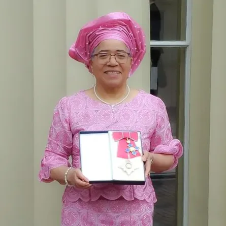 لتميزها في مجال التمريض .. إليزابيث أنيونوو تكرم بلقب «سيدة» 