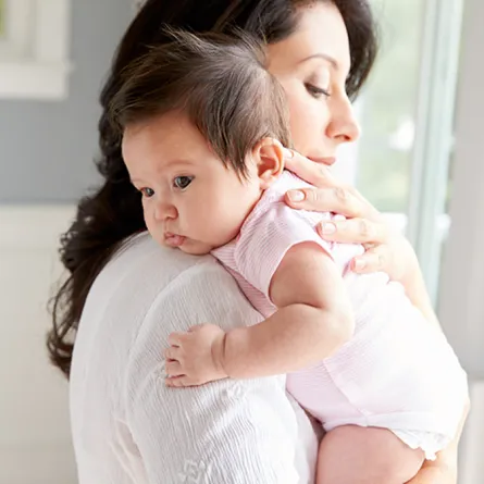 استفراغ حديثي الولادة بعد الرضاعة