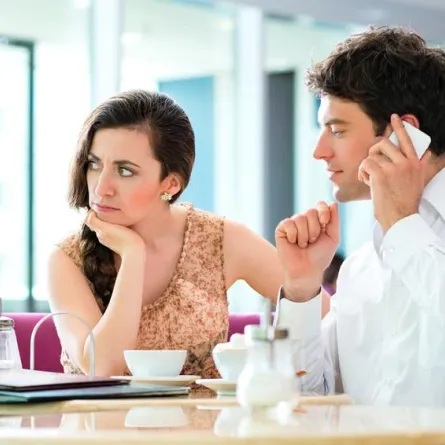 رسائل حب ورومانسية للزوج المشغول