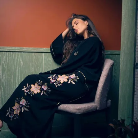 المصممة الكويتية أماني بنت بو علي ومشاركتها في معرض "أنا عربية"