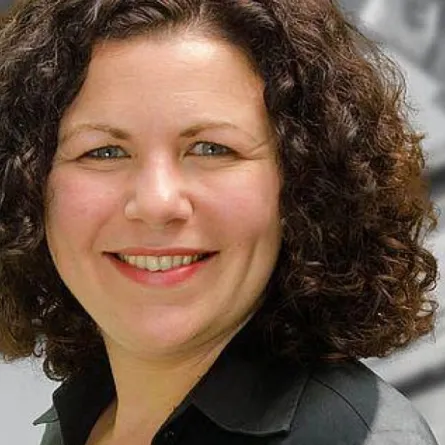 محامية مصرية تفوز برئاسة كتلة نيابية في البرلمان الألماني