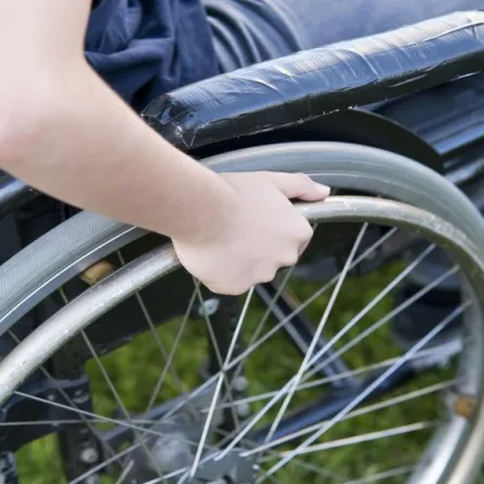 في السعودية.. إشغال مقاعد المسنين وذوي الإعاقة يُعرِّضك للعقوبة