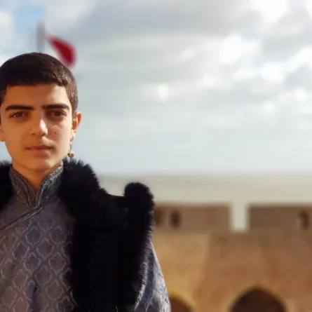 10 معلومات عن معتز هشام الذي جسد سليم الأول في "ممالك النار"