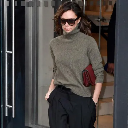 البلوزة الصوف لأجمل الإطلالات بأسلوب فيكتوريا بيكهام