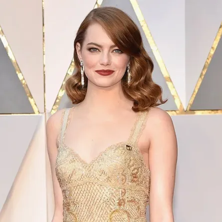 أساليب مكياج مع فستان ذهبي من وحي النجمات العالميات