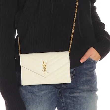 هذا الشتاء...لا تتخلي عن الحقيبة البيضاء