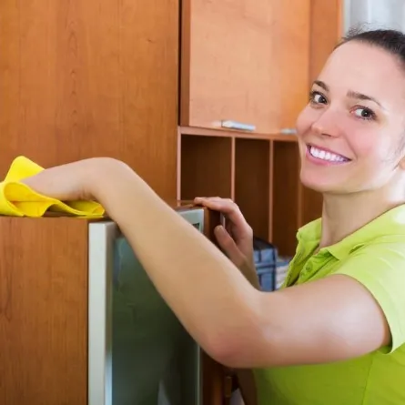 تنظيف الخشب من الدهون