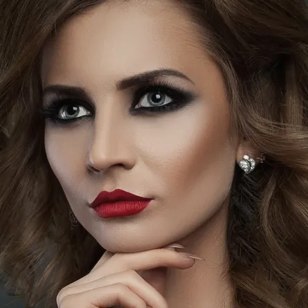 أخطاء مكياج العيون المبطنة وطرق تصحيحها