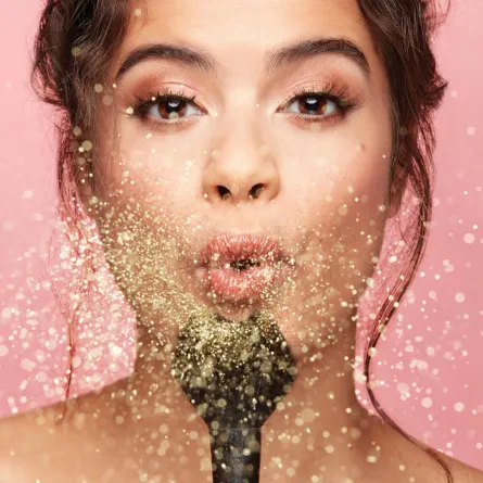 مستحضرات جمال مثالية تكمل إطلالتك في حفلة نهاية العام... تعرفي إليها