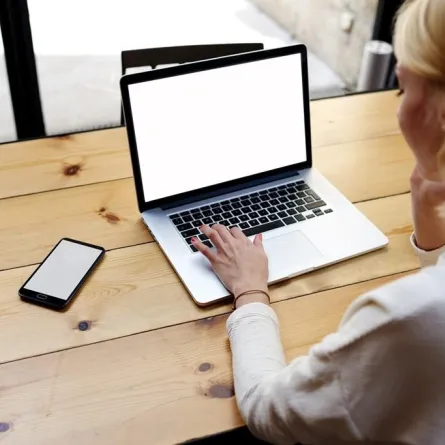 طرق تنظيف شاشة اللابتوب