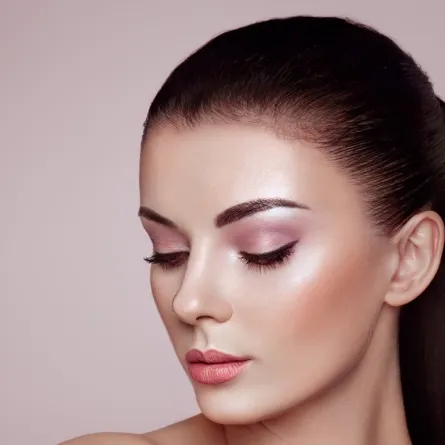 ألوان ظل الجفون المناسبة لصاحبات البشرة البيضاء