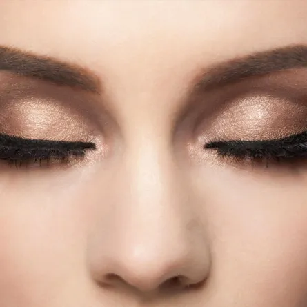 طريقة رسم العين بالأيلاينر... لنظرة محددة