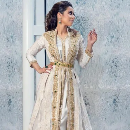 إطلالات بلقيس بالقفاطين والفساتين الفاخرة