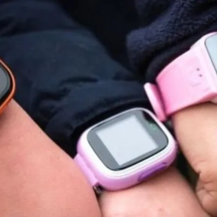 تحذير ألماني.. الساعات الذكية تشكّل خطورة على الأطفال