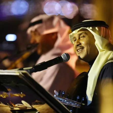 محمد عبده يثري التنوع الغنائي السعودي في موسم الرياض بمشاركة طلال سلامة