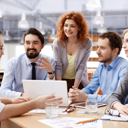 إستراتيجيات عمل تحسن كفاءة الموظفين