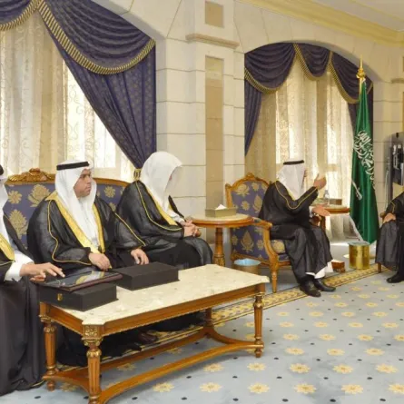 أمير مكة يدشن أول موسوعة إلكترونية للشعر العربي