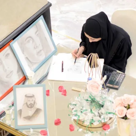 الفنون التشكيلية حاضرة في حفل «سيدتي» بمناسبة الذكرى الخامسة للبيعة في الشرقية 