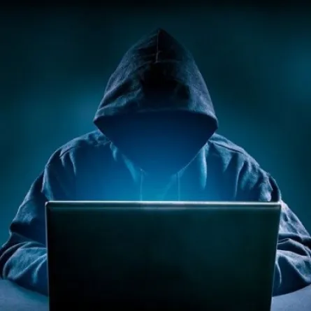 طالب يخترق نظام جامعة الفيصل.. وتباين الآراء بين تكريمه ومعاقبته