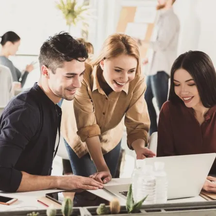 كيفية التعامل مع زملاء العمل؟