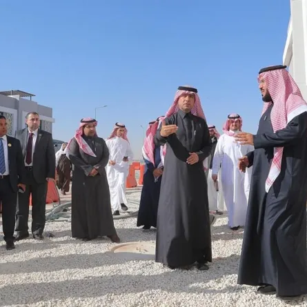 وزير الإسكان يسلّم عددًا من الأسر وحداتهم السكنية في مشروع "شمس الديار"