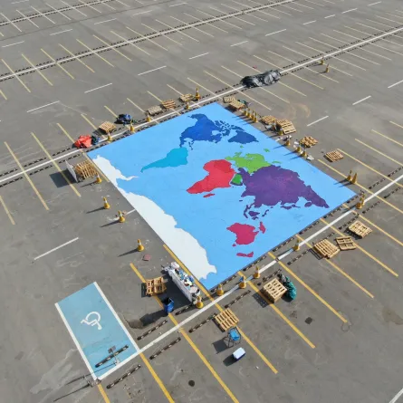 أكبر لوحة موزاييك في العالم من أغطية البلاستيك