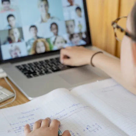 التعليم الإلكتروني مستمر في السعودية خلال جائحة كورونا