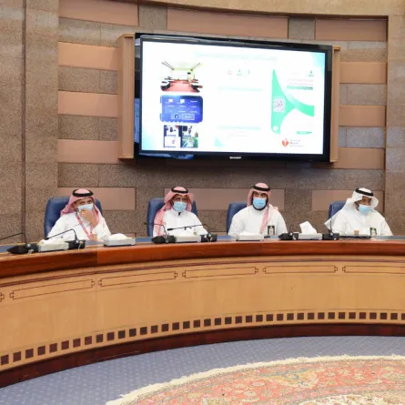 رئيس جامعة الملك عبدالعزيز يدشن الإصدار السابع لخطة الطوارئ والكوارث الرئيسية للجامعة 